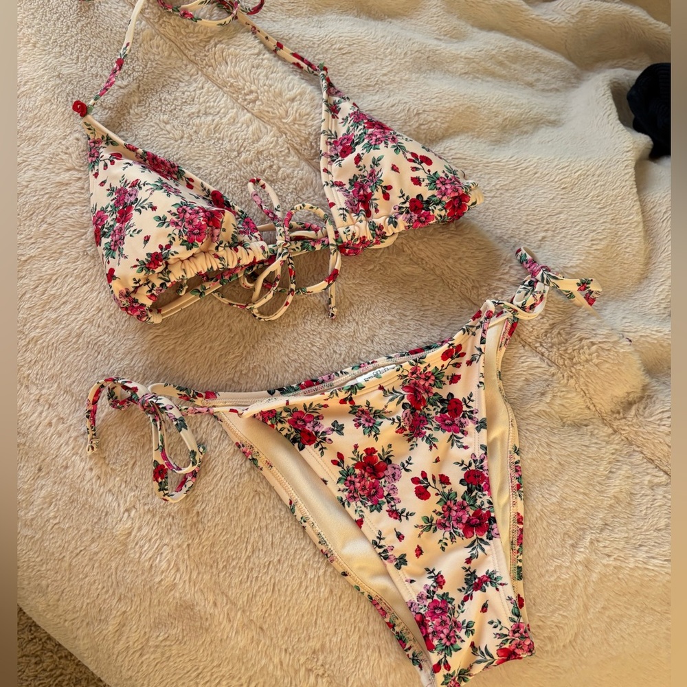 Floral Tie Bikini Set!